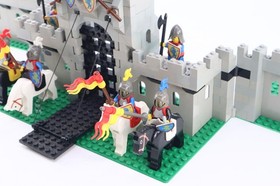 Vtg 1984 LEGO 6080 King's Castle 100% Complete w/ Box & Instructions