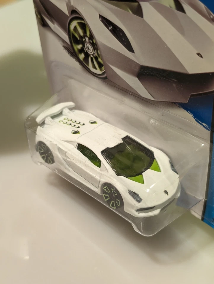 Hot Wheels 2014 Lamborghini Sesto Elemento - White & Green - Error — 第 2/4 张图片