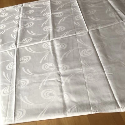 Brokat Damast Stoff 127 x 138  Neu weiß Schleifen Muster, Bettdecke - Bild 1 von 2