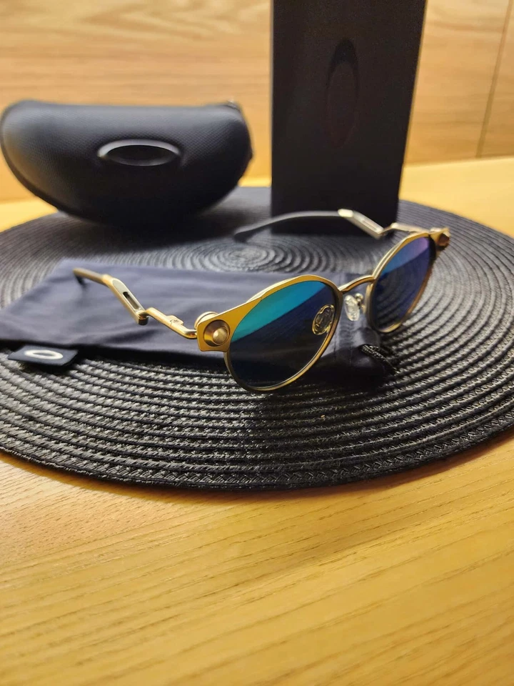 Lente polarizada Oakley Deadbolt marco de metal titanio azul Prizm totalmente nueva Foto 3 de 4