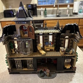 LEGO DC Super Heroes: Batman: Arkham Asylum Breakout (10937) - incomplete set