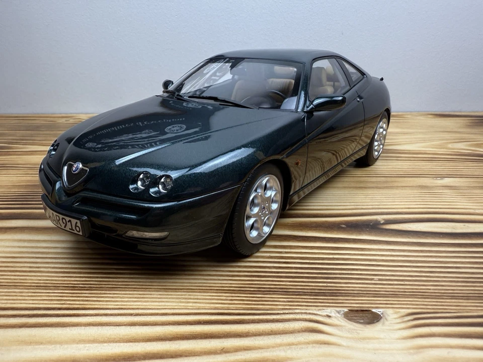 Norev 1/18 - Alfa Romeo Gtv 2001 Coventry Green 1:18 - NV187842 - [Neuf] - Photo 4/4