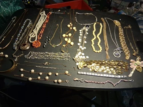 Vintage Avon  Costume Jewelry Lot Necklaces Brooches Earrings 30x