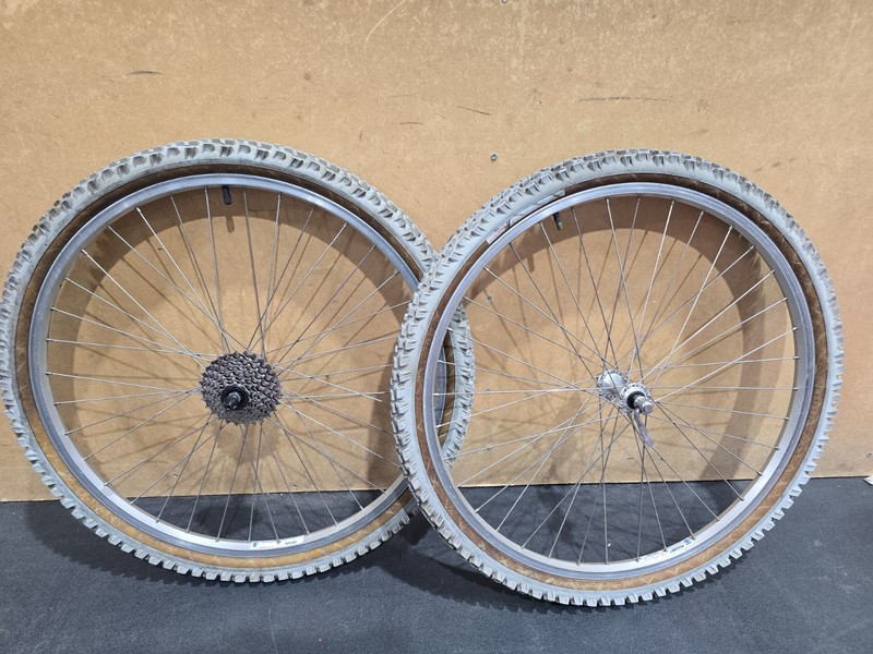 Retro Mountain Bike Ritchey Vantage Sport Wheels 26in