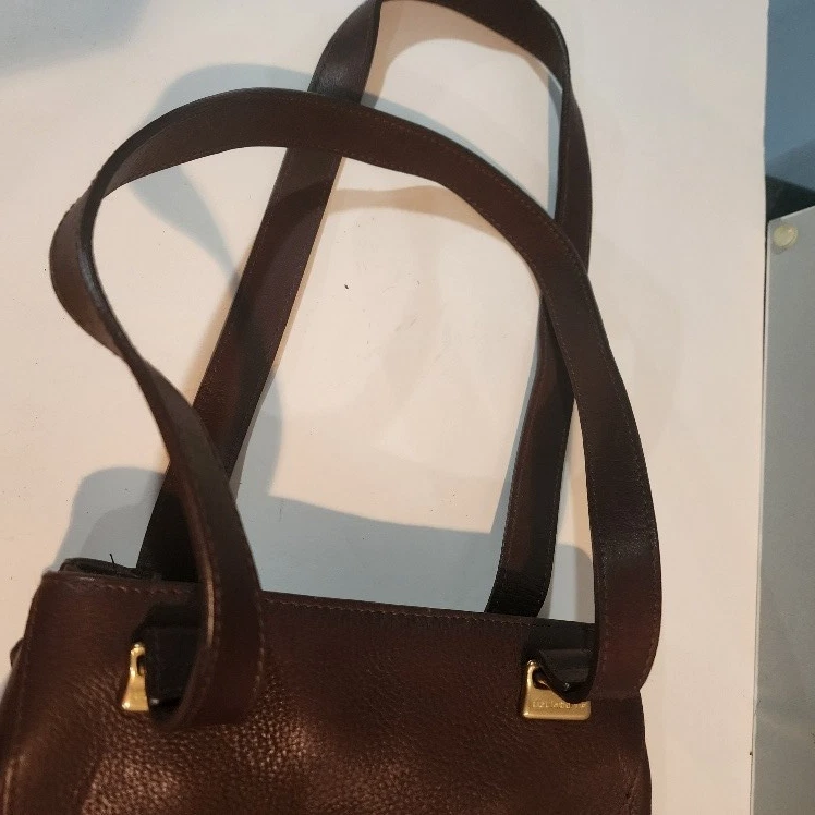 Bolso de hombro de cuero marrón Liz Claiborne con múltiples compartimentos Foto 4 de 4