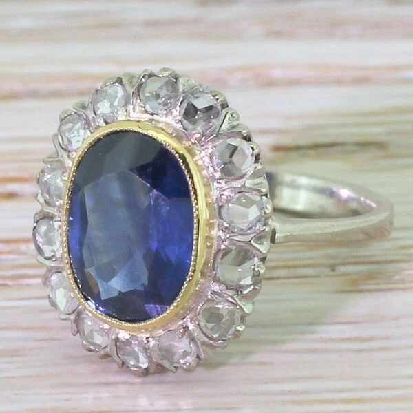 Antiguo anillo de boda vintage Art Deco de zafiro azul de 5,80 quilates acabado en oro blanco de 14 quilates Foto 3 de 4