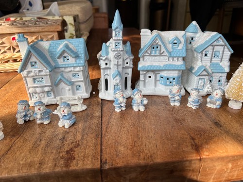 VINTAGE CHRISTMAS DECORATION CERAMIC LIGHT UP VILLAGE ORNAMENTS BLUE & WHITE