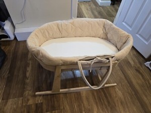 moses basket with stand and mattress