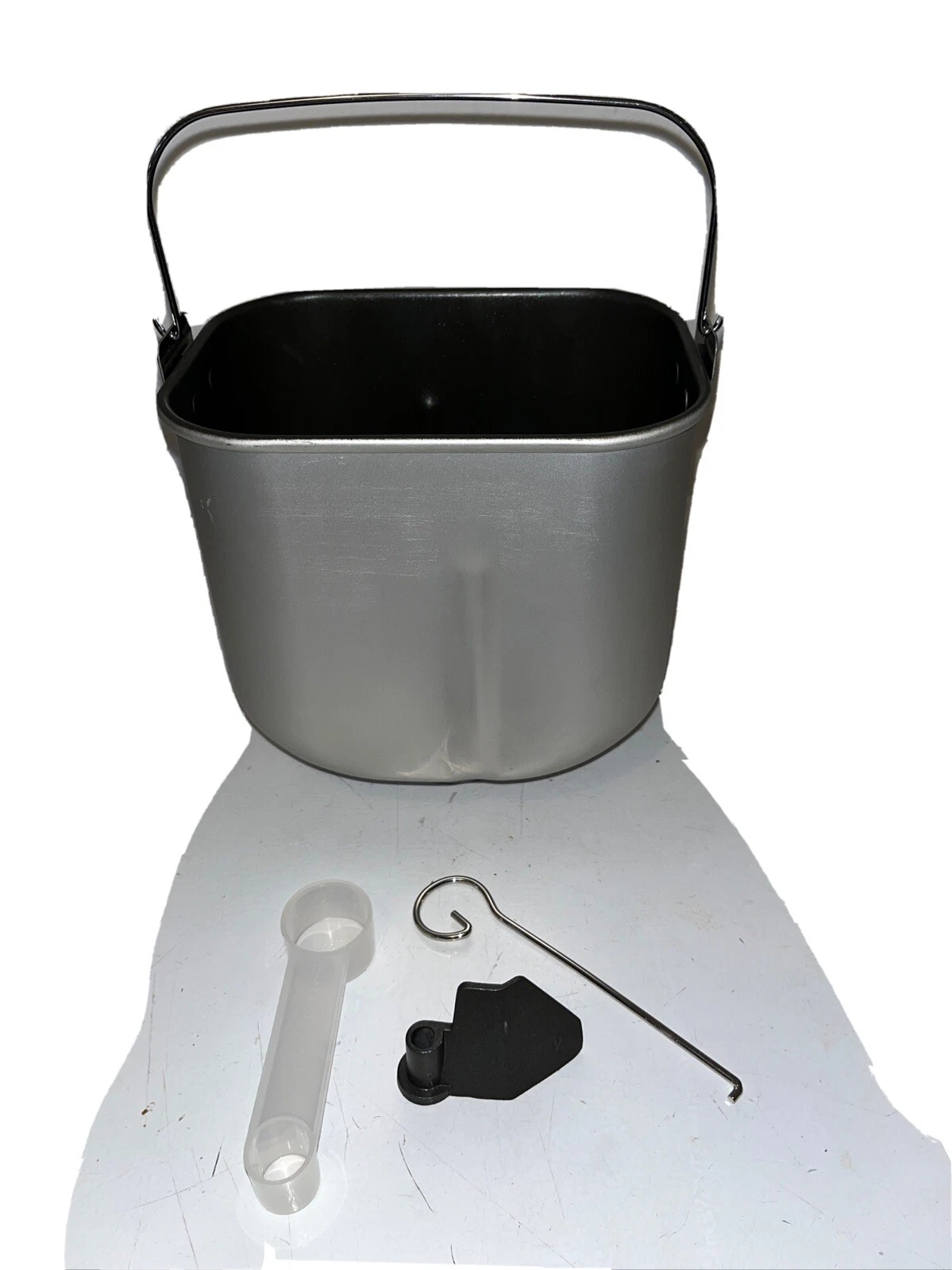 Sunbeam Bread Maker Machine Pan, Paddle, And Measuring Scoop Model 5891