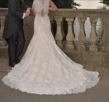 Ivory Lace & Tulle Mermaid Wedding Dress Sleeveless V-Neck with Train