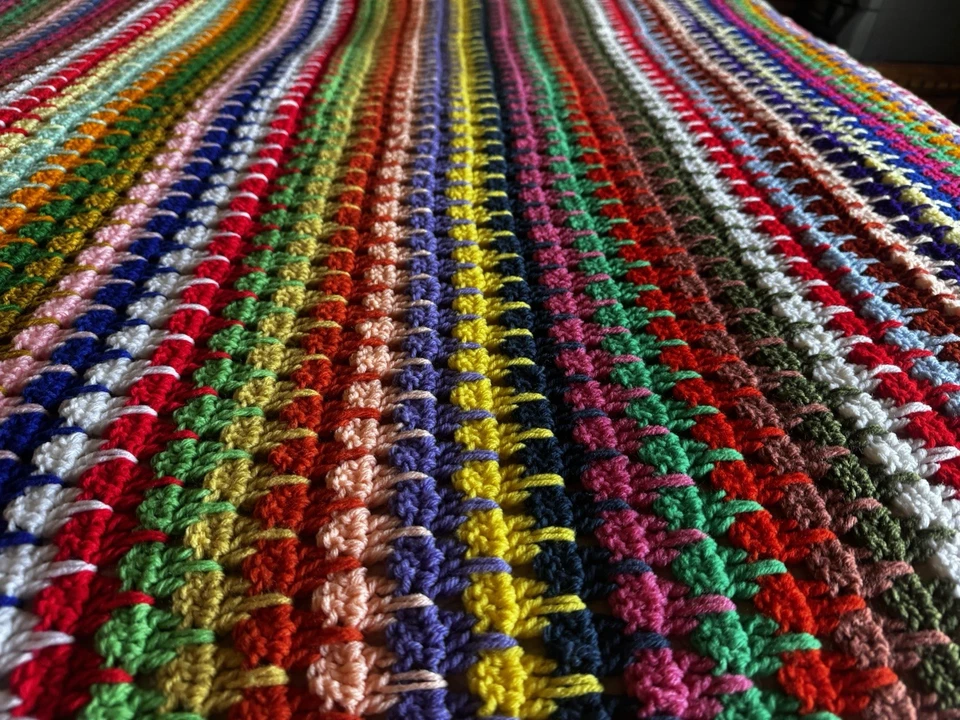 Винтажный ручной работы крючком афганский одеяло 60 x 80 бабушка полоски радуги бахрома новый - Изображение 4 из 4