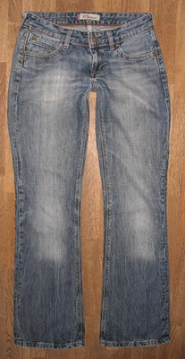 hip ladies LEVI`S 572 bootcut jeans / Levis blue jeans in blue in W27 / L32