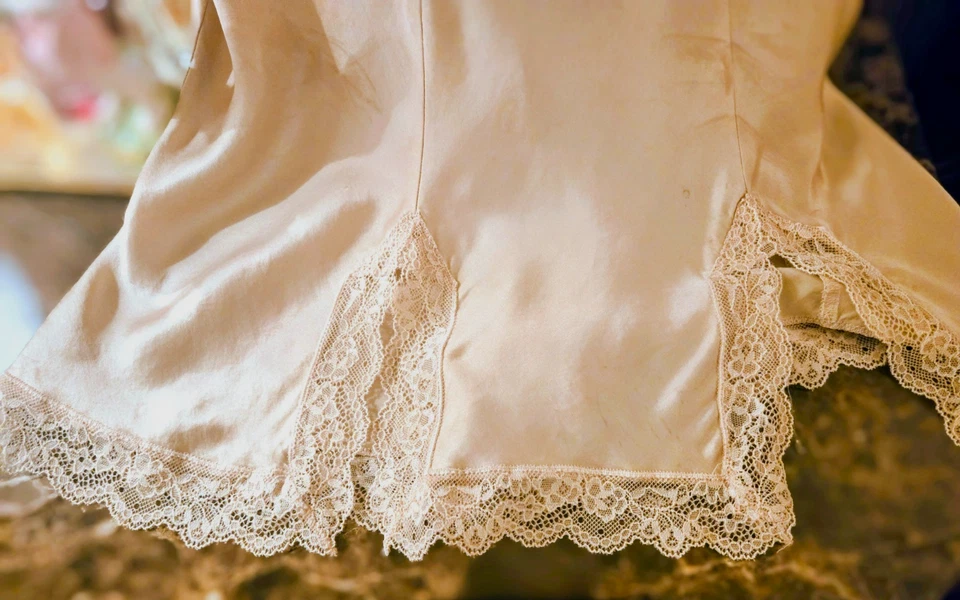 Vestido sin Mangas Intimissimi Charmeuse Beige Chemise Mezcla Seda Sin Mangas con Encaje Grande Foto 3 de 4