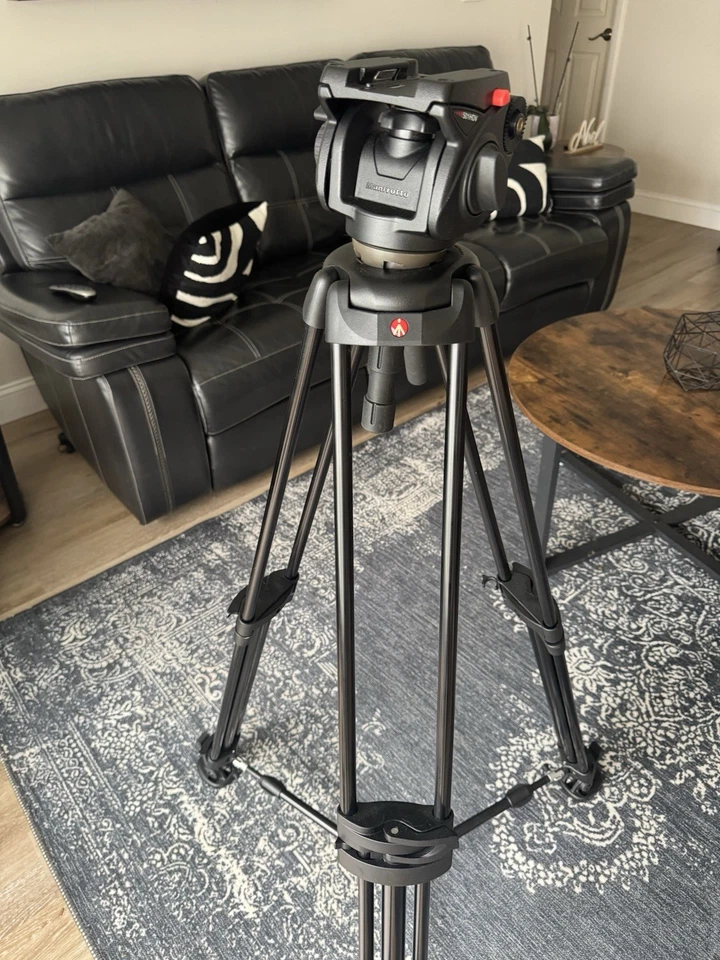 Trípode de video profesional Manfrotto 546B stock muerto tienda stock muerto Foto 2 de 4