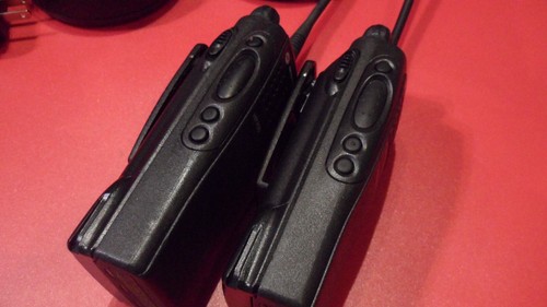 2 X Motorola HT750 UHF 403-470 MHz 16ch 4w radiotelefony dwukierunkowe AAH25RDC9AA3AN W/Batt - Zdjęcie 3 z 6