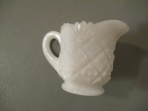 Vintage Westmoreland Thumbelina Child's Milk Glass Sugar and Creamer - Picture 3 of 12
