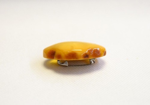 Broche ámbar báltico yema de huevo caramelo antiguo natural 9,1 gramos. - Imagen 3 de 5