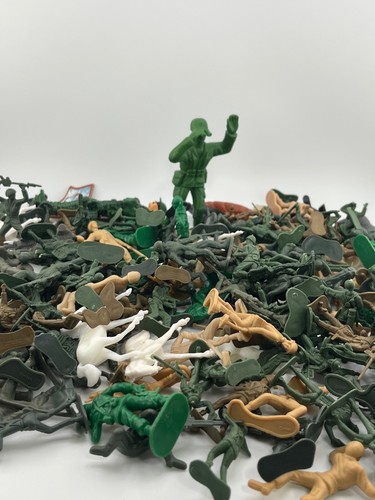 Vintage Mixed Lot Plastic Army Men Toy Soldiers Military Figures War Playset - Picture 14 of 16