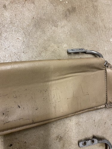 Jeep Wrangler YJ 88-91 Tan Damaged Factory Sun Visors (052) - Picture 3 of 12