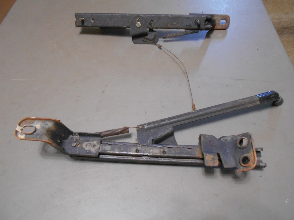 90 1990 Dodge Dynasty RH - Passengers Side Front Manual Control Seat Tracks Set - Image 4 of 4