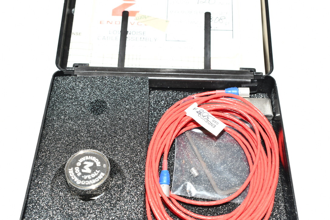 NEW Piezoelectric 7703A-200 Accelerometer Acceleration Sensor 216.8 pC/g Sensiti
