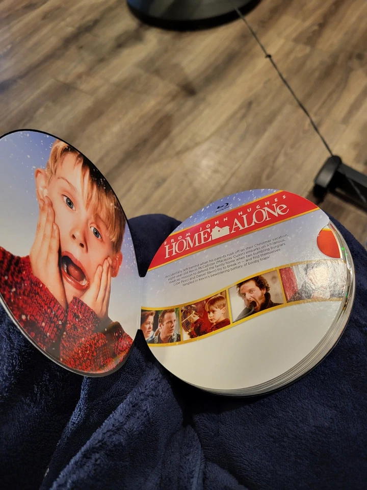 HOME ALONE Collectors Edition 25th Anniversary 5 Film DVD 2 Blu Ray Never Played - Image 3 of 4