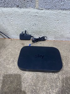 Sky ER115 WLAN Breitband Router & Netzteil UK Stecker