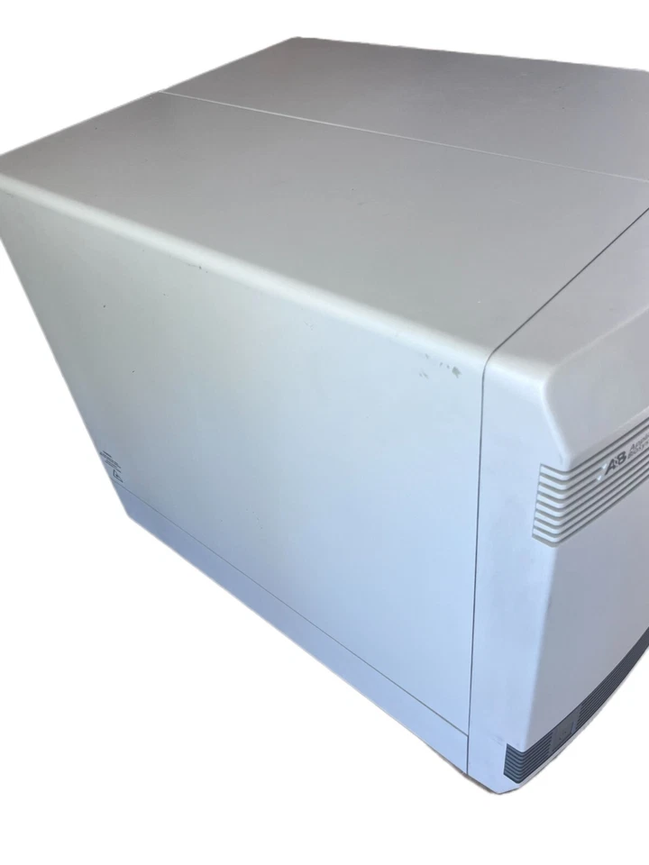 Sistema PCR rápido en tiempo real Applied BioSystems 7900HT con computadora de control Foto 4 de 4