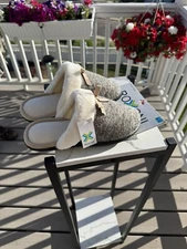 ROXONI MEMORY FOAM WOMEN'S SLIPPERS, GRAY & SZ 9-10, NEW WITH TAGS