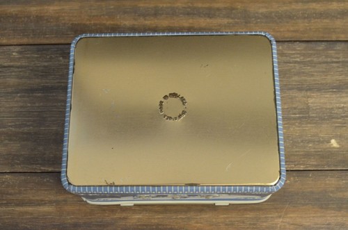 Vintage Holland Trinket Box Metal Tin Wedgewood Like Graphics Embossed Container - Picture 12 of 13