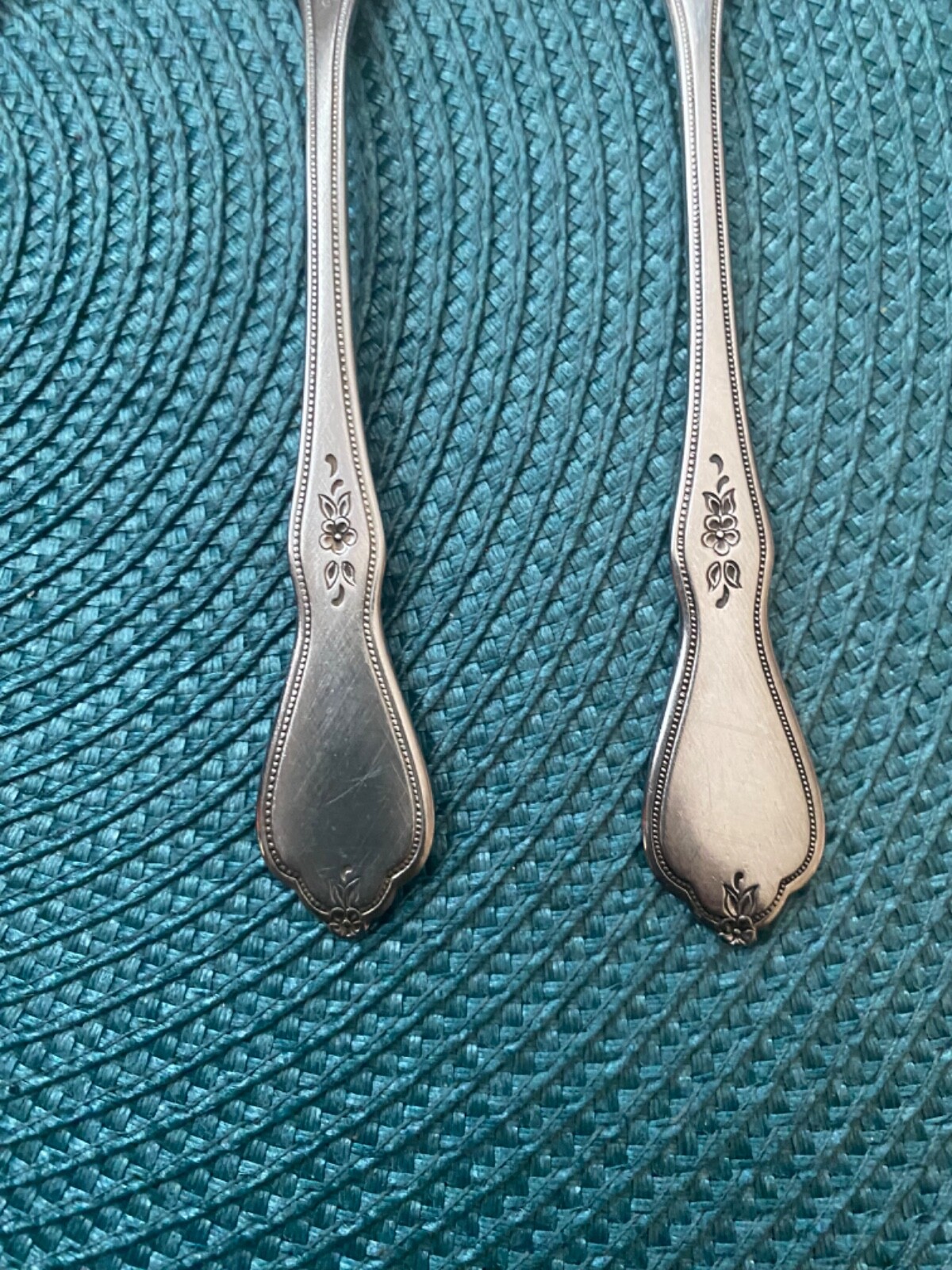 MEADOWBROOK/ MORNING BLOSSOM ONEIDA Stainless 2 DINNER KNIVES, 3 SPOONS