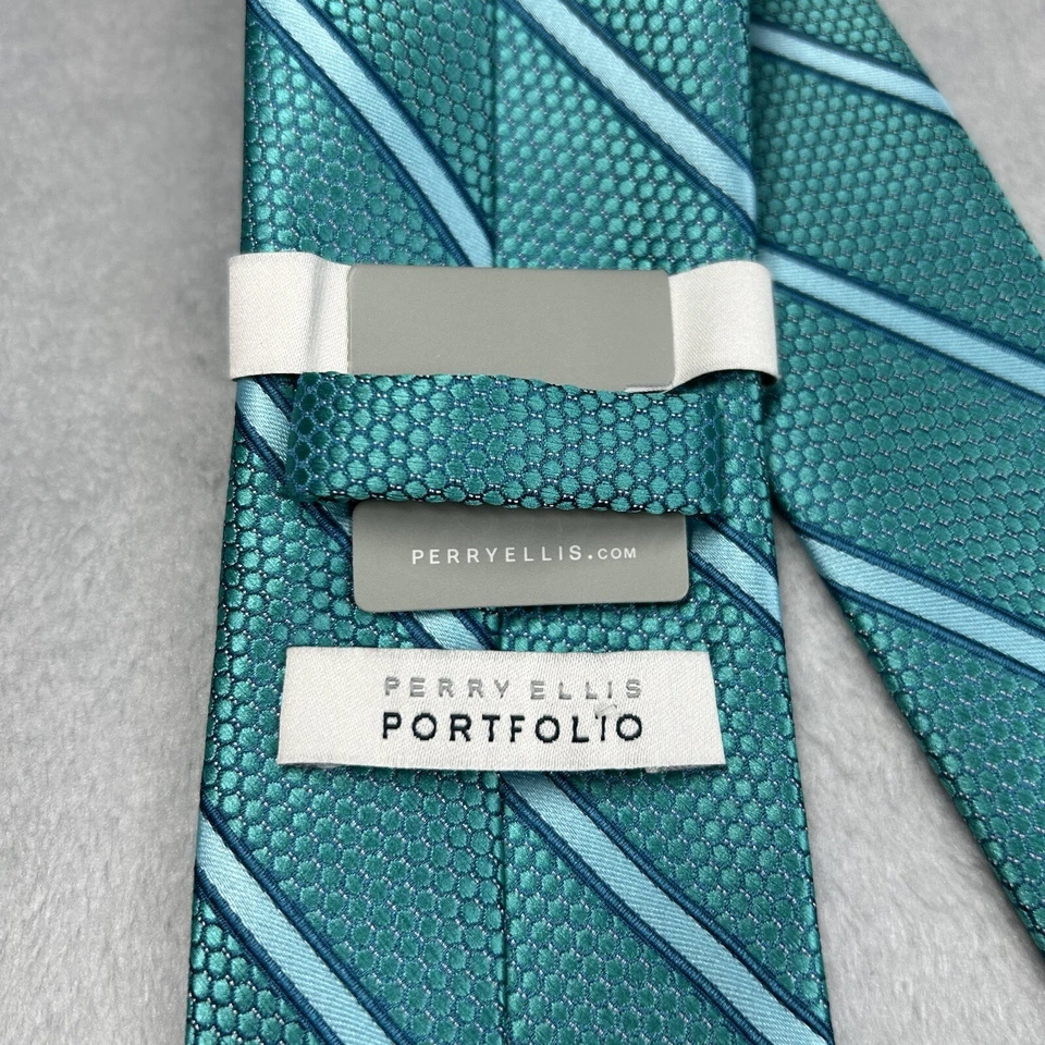 Gravata masculina PERRY ELLIS PORTFOLIO SHORT texturizada aquática pontos e listras 59"x 3" 487 - Imagem 4 de 4
