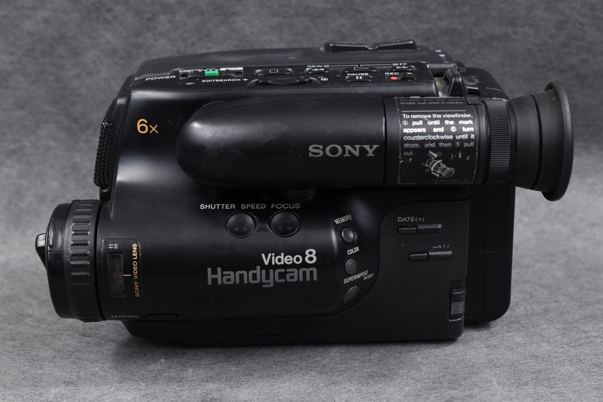 Sony CCD-TR4 Video8 Handycam Camcorder w/ AC-V30 - For Parts