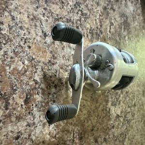Moulinet pour la pêche de la truite, du brochet ou en mer, à la mouche