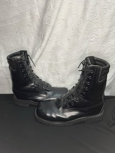 Valentino Garavani Bottes de combat à lacets T.30/50 en cuir noir ref