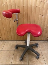 Planmeca Arbeitssessel In Rot Kunstleder mit Armlehne, Höhenverstellbar