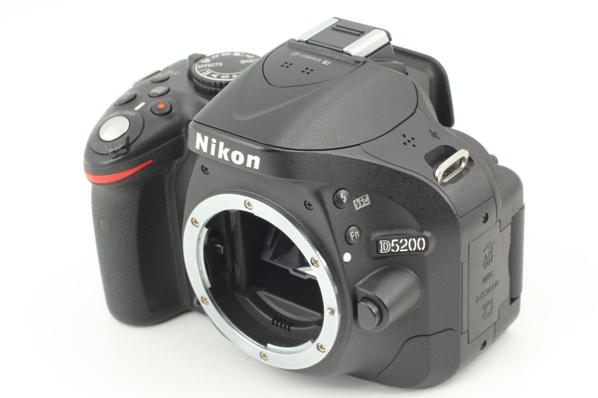 Almost MINT SC:13993] Nikon D5200 24.1MP Digital Camera Body From