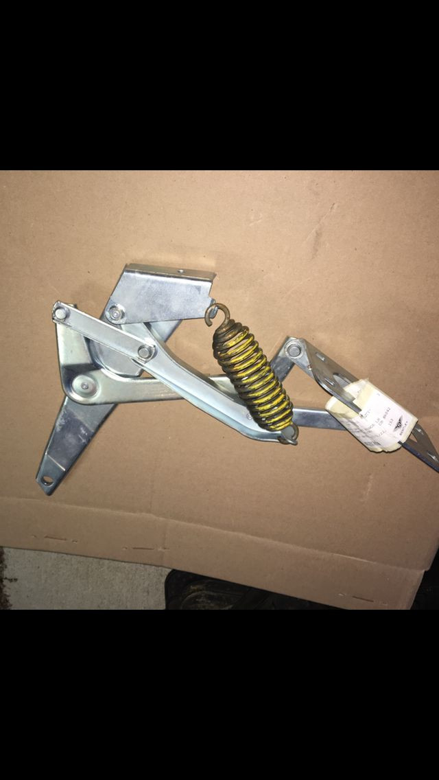 NOS - Rolls-Royce, Bentley 1981-1998 Hood Hinge Assembly Left New OEM  UB79950