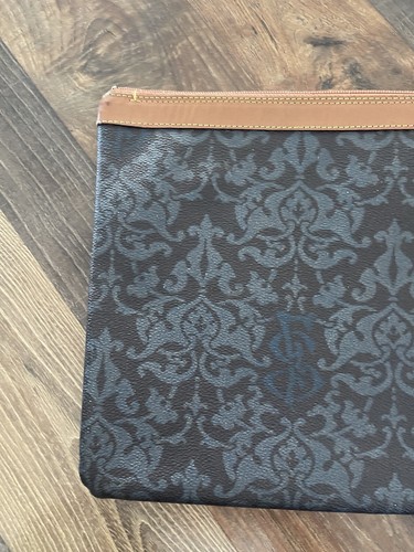 i santi Zipper Pouch With Leather Embossed Logo Made In USA - Picture 10 of 13