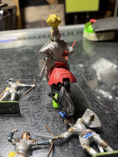 Vintage Britains LTD Deetail Medieval Knights & Figures Lot Of 7 Made in England - Picture 9 of 9