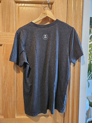 Mens Blackhawks T-shirt Size Large Charcoal Color With Logo And Stanley Cup - Picture 2 of 2
