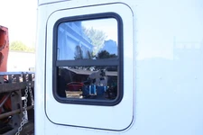 2013-2023 KENWORTH T680 RIGHT PASSENGER SLEEPER DOOR GLASS T-25-1057-00 OEM