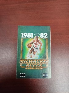ES25 Milwaukee Bucks 1981/82 NBA Basketball Pocket Schedule - MasterCard/Visa