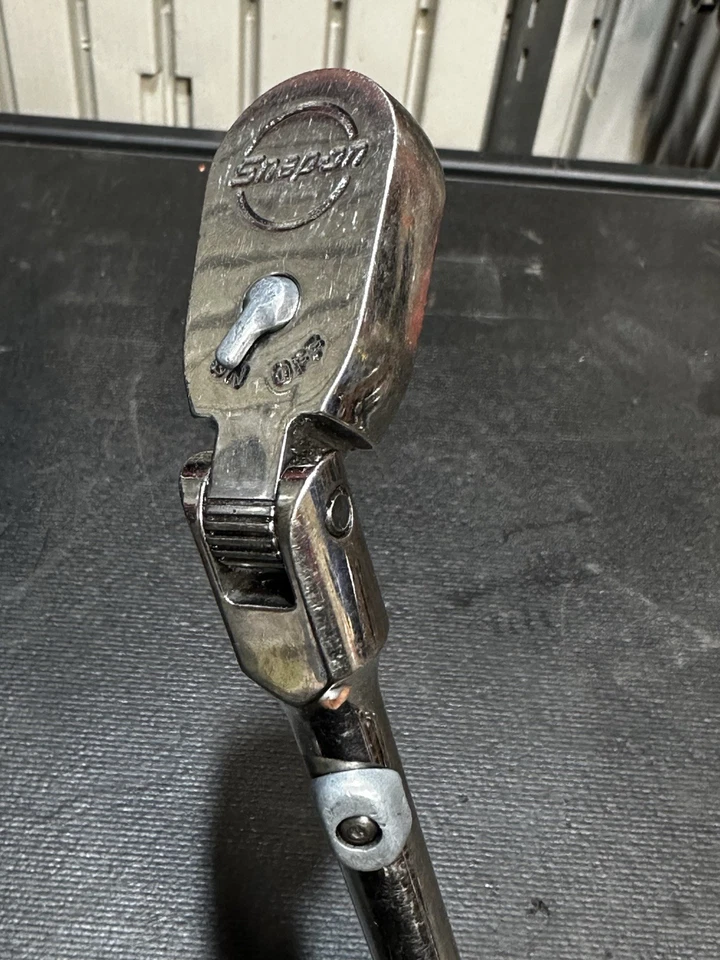 Cabezal flexible a presión 3/8 trinquete agarre cómodo Foto 3 de 4