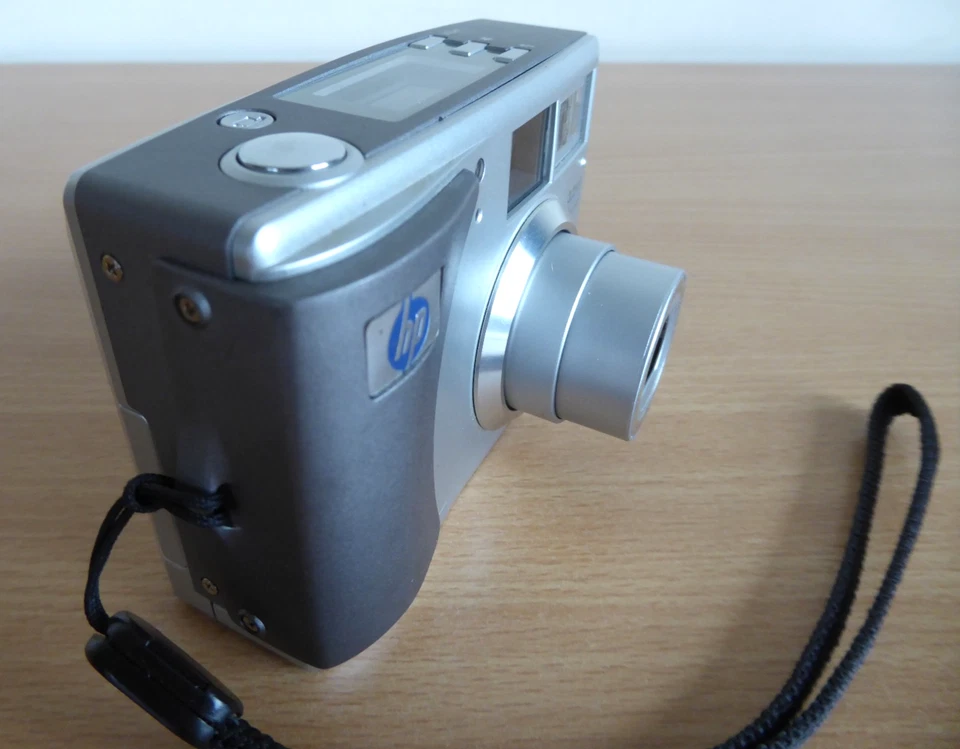 HP Photosmart 735 Digital Camera 3.2MP 15x Pentaz Zoom Lens - Image 3 of 4