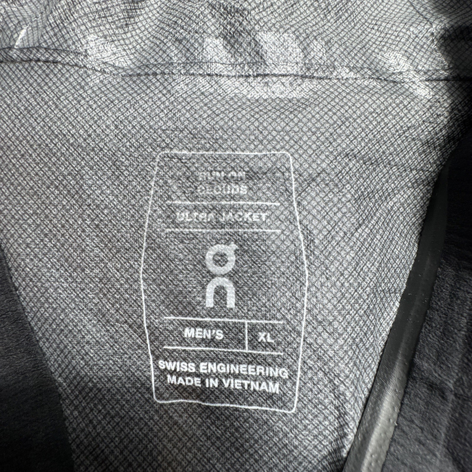 On Cloud Running Ultra Jacket Men’s XL Black Packable Lightweight Waterproof 2.5