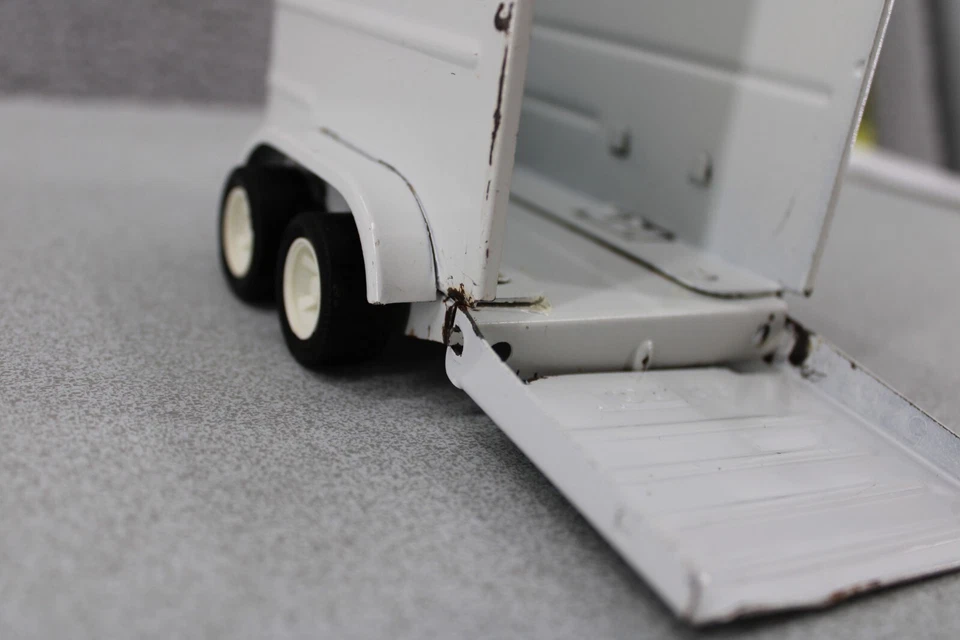 Remolque para caballos Tonka Stables de colección 52690 acero prensado bisagra de puerta lateral de paso perdido Foto 3 de 4