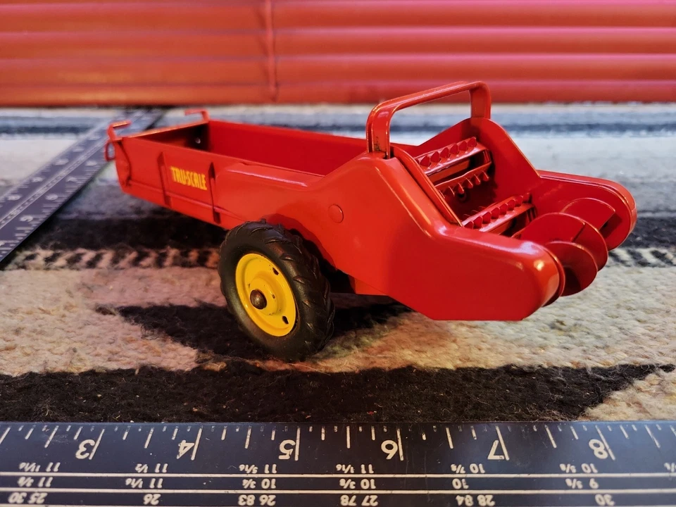 Tru-Scale Manure Spreader 1/16 Pressed Steel Farm Implement Replica Collectible - Image 2 of 4