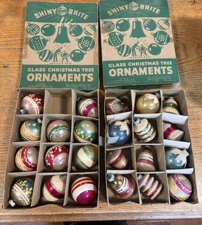 2 GREAT VINTAGE BOX’S c.1960 SHINY BRITE CHRISTMAS ORNAMENTS & BOX’s