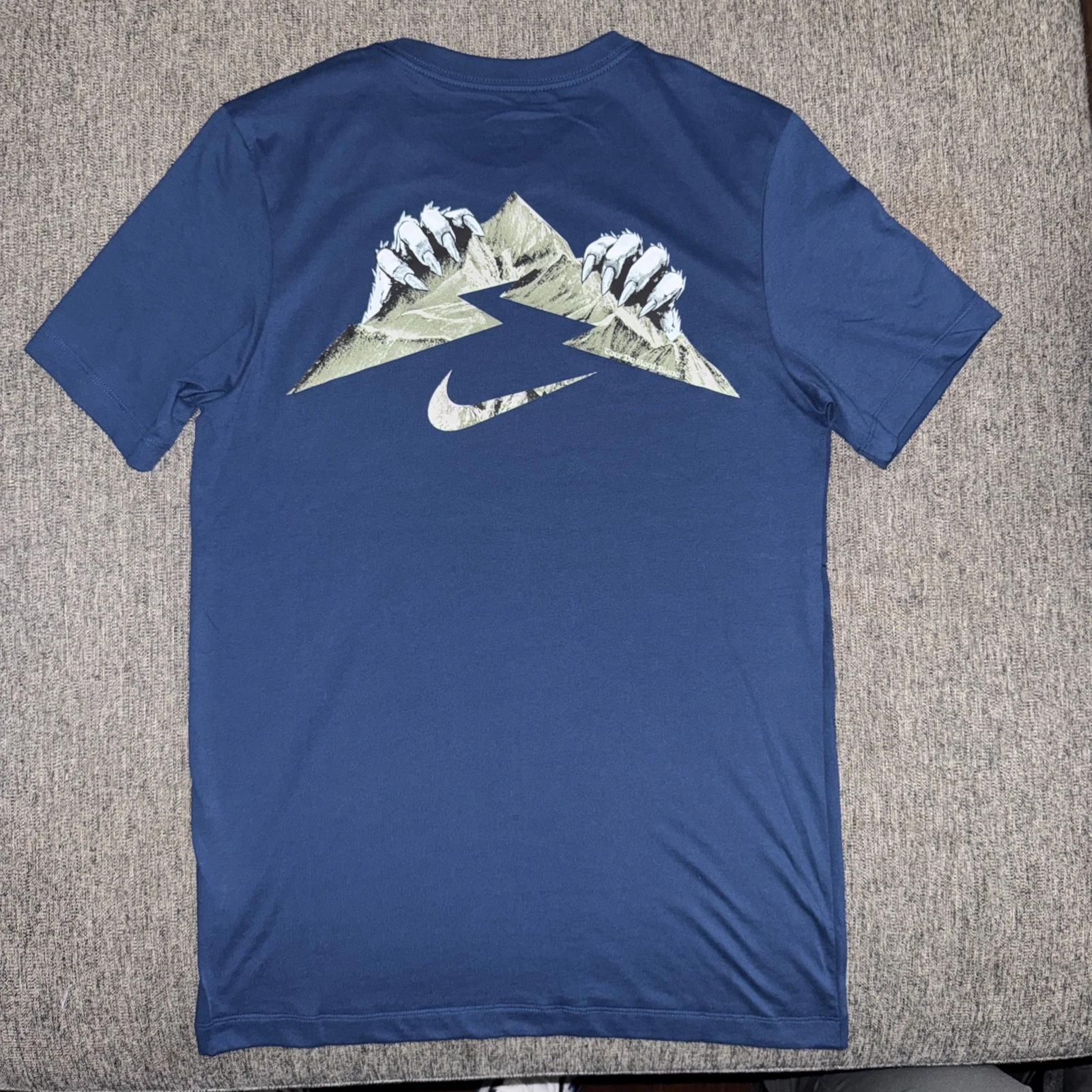Nike Trail Dri-Fit T-Shirt Small FZ8054-465 New With Tags
Opens in a new window or tab